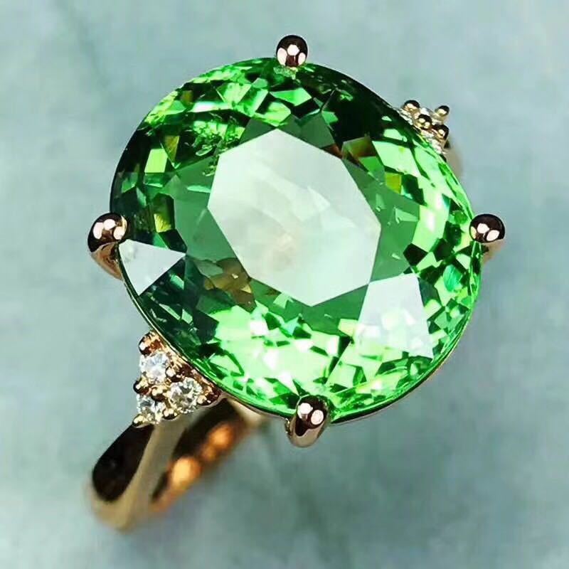 The New Peridot Ring Crystals Are Full Of Fire