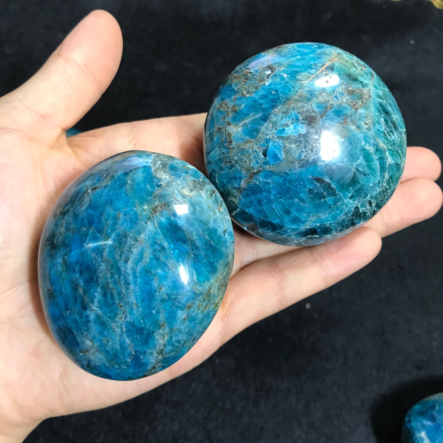 Natural blue apatite stone sphere crystal