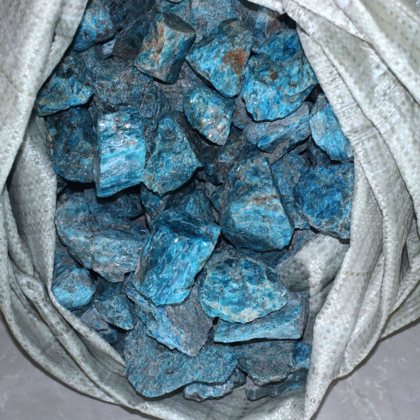 Natural Apatite Rough Crushed Stone