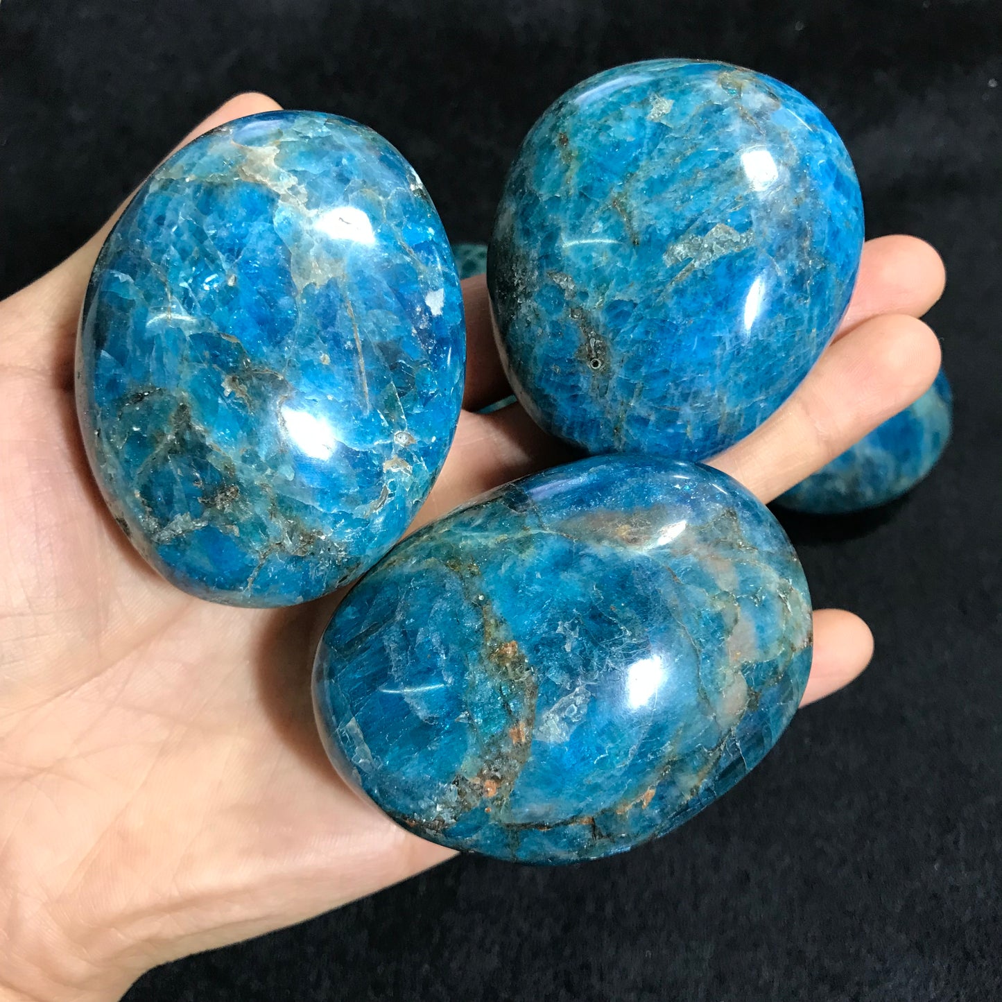 Natural blue apatite stone sphere crystal